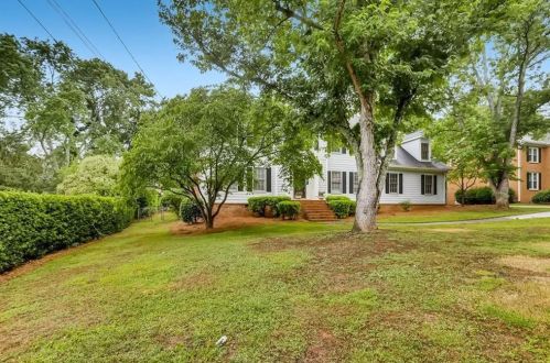 1161 Mary Lee Ln, Lilburn, GA 30047-2381
