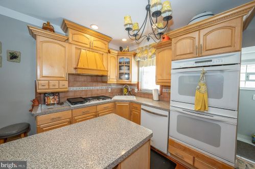 5726 12 St, Philadelphia PA 19141-4111 exterior