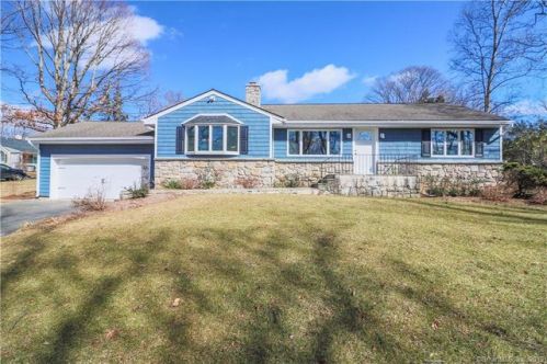 28 Rampart Rd, Norwalk, CT 06854-2416
