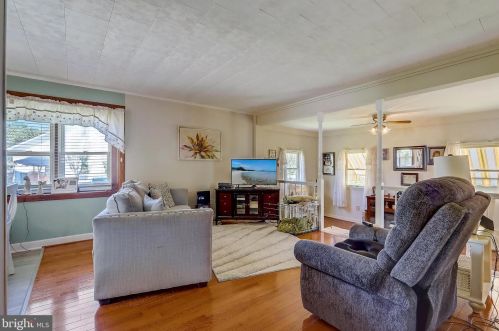 7804 Bodkin View Dr, Riviera Beach, MD 21122-3616