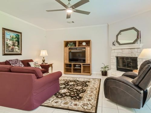 4333 Cyn Gln Cir, Austin TX  78732-2185 exterior