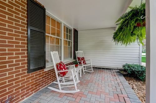 1516 Executive Ln, Glenview, IL 60026-1536