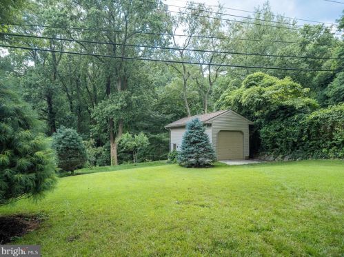 8408 Chippewa Rd, Philadelphia PA 19128-1206 exterior