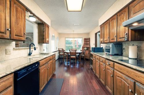 6504 Victoria Ave, Fort Worth TX  76180-8048 exterior