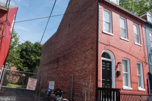 329 Beaver St, Lancaster PA  17603-5337 exterior