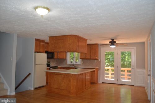 7902 Cliff Rock Ct, Springfield, VA 22153-2501