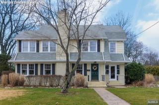 262 Van Dien Ave, Ridgewood, NJ 07450-2727