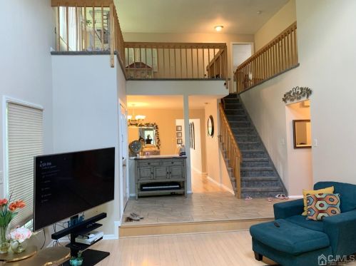 23 Brookwood Ct, Princeton NJ  08540-9405 exterior