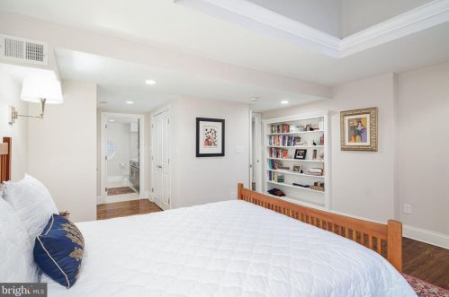 2022 Chancellor St, Philadelphia PA 19103-5605 exterior