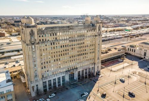 221 Lancaster Ave, Fort Worth TX  11003-6604 exterior