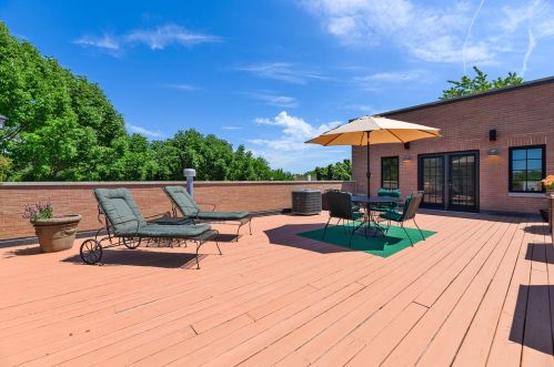 2714 Greenview Ave, Chicago, IL 60614-1118