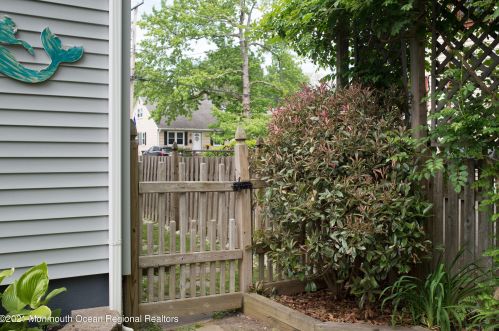 47 Henry St, Red Bank, NJ 07702