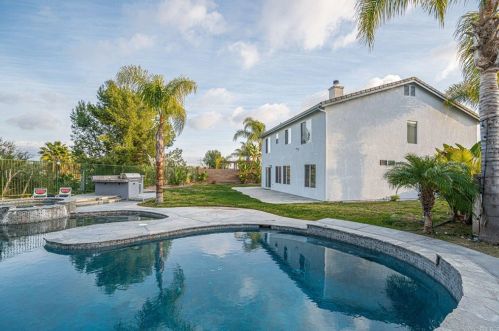 2121 Chateau Ct, Chula Vista CA  91913-3161 exterior