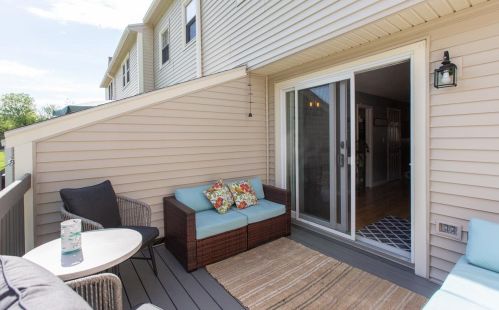 935 Fox Hollow Dr, Hudson, NH 03051-4888