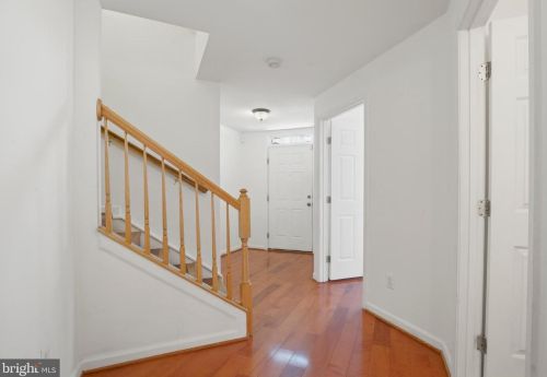 2569 Sutters Mill Dr, Herndon, VA 20171-4727