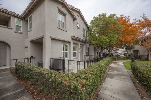 214 Calle Del Sol, Vista, CA 92083-3624