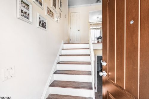 18 Falcon Rd, Roxbury Township, NJ 07836-9424