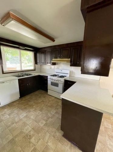 318 Common St, Waterville, MN 56096-1511