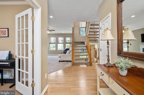 24 Stonehedge Dr, East Windsor, NJ 08520-2825