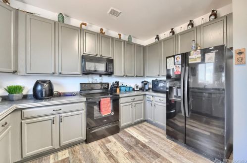 19312 58 Pl, Denver CO 80019-2027 exterior