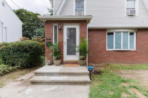 773 Cooke St, Waterbury, CT 06710-1113