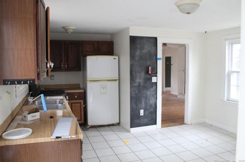 16 High St, Hopkinton, RI 02804-1406