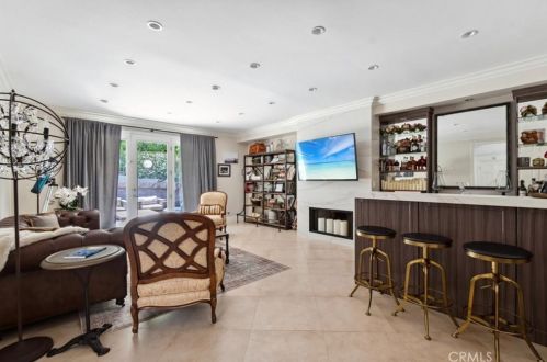 1566 Hillside Dr, Glendale CA  91208-2456 exterior