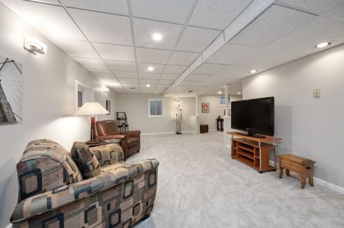 205 Middaugh Rd, Willowbrook IL  60514-1067 exterior