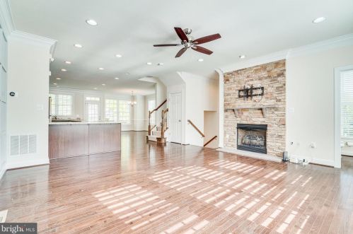 7892 Carbondale Way, Springfield, VA 22153