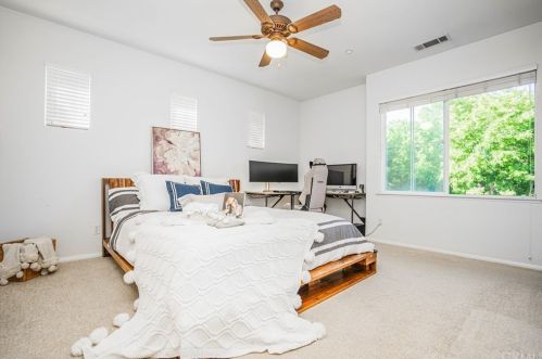 72 Salton, Irvine CA  92602-2425 exterior