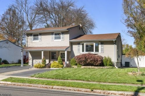 19 Desser Pl, Metuchen, NJ 08840-1705