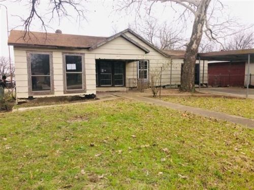 5417 Flagstone Dr, Fort Worth TX  76114-1622 exterior