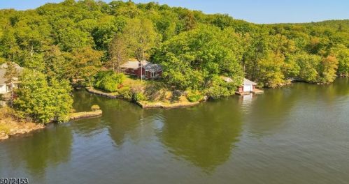 27 Air Castle Isle, Andover, NJ 07821-5819