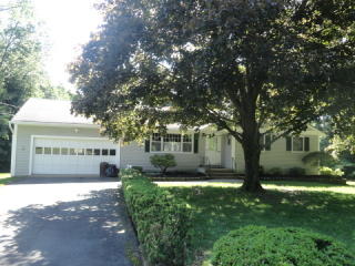 33 Reid Ct, Mahwah, NJ 07430-1355