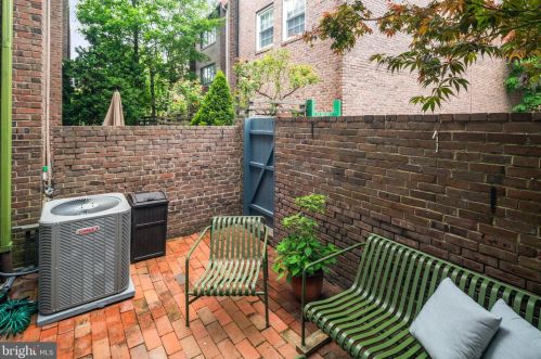 637 Lombard St, Philadelphia PA  19147-1416 exterior