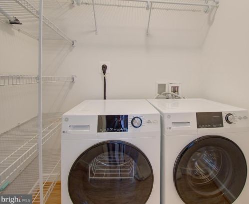 7333 New Hampshire Ave, Silver Spring MD  20912-6958 exterior