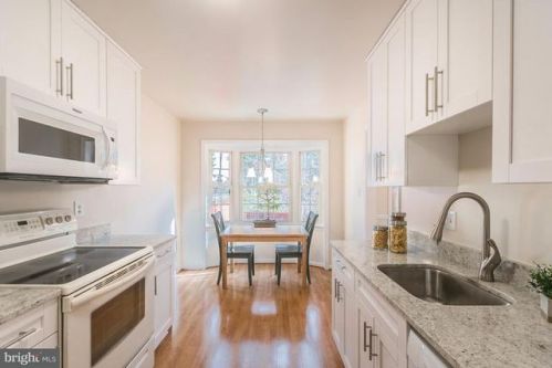 7727 Bristol Sq Ct, Springfield VA  22153-3119 exterior
