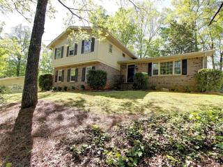 4644 Mountain Creek Dr, Roswell, GA 30075-4037