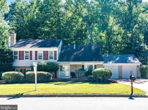 8437 Briar Creek Dr, Annandale, VA 22003-4548