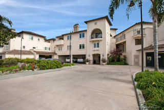569 Laguna Dr, Carlsbad, CA 92008-1684