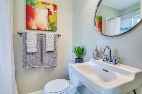 1602 Ashberry Dr, Austin TX  78723-1106 exterior