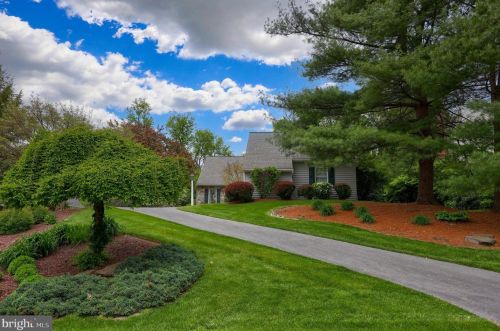 142 Bentley Ln, Lancaster PA  17603-6204 exterior