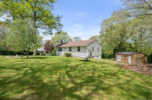 2 Stevens Ave, Gales Ferry, CT 06339-1224