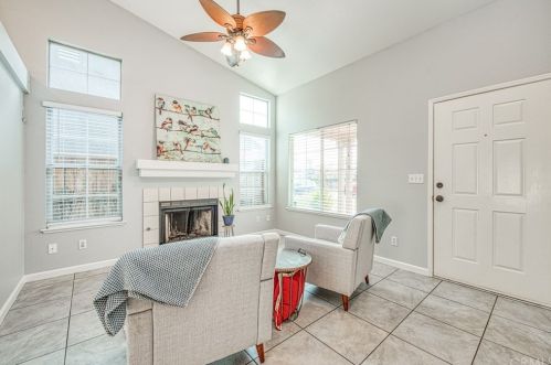 4332 Wheeler Ave, Fresno, CA 93722-3741