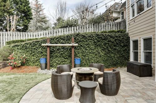 2556 Brookline Cir, Atlanta GA  30319-3693 exterior