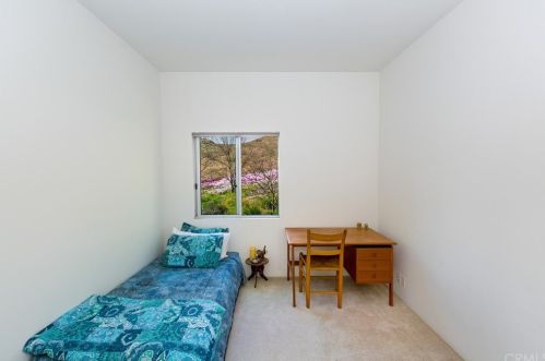 2025 Mt Vernon Ave, Riverside CA  92507-2528 exterior