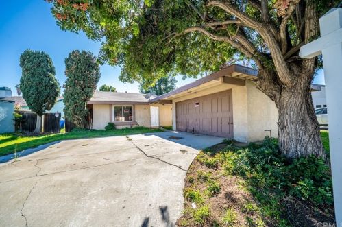 5075 Pearblossom Dr, Riverside, CA 92507-6052