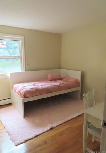 10 Summit Dr, Windsor CT  06095-3238 exterior
