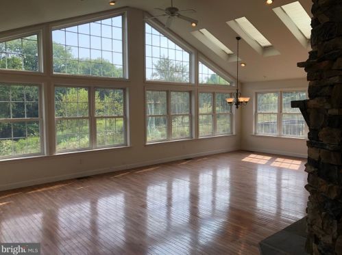 22 Berger School Rd, New Schaefferstown, PA 19506-8327