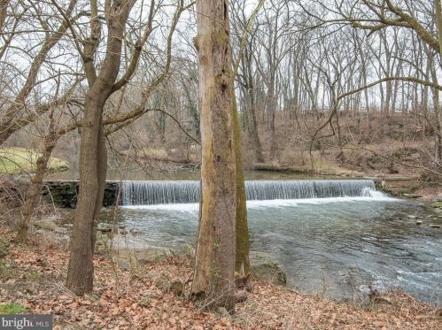 2122 Millcreek Rd, Lancaster PA  17602-4749 exterior